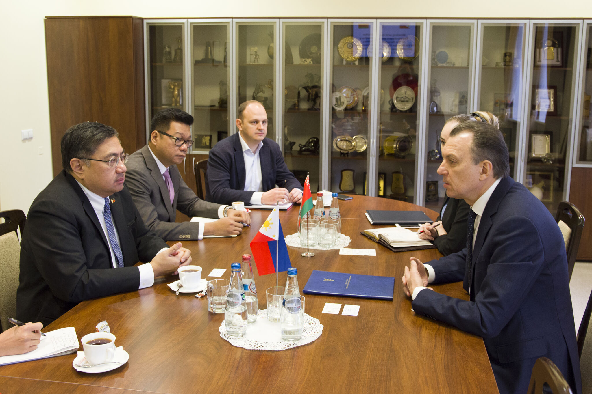 Встреча председателя БелТПП В.Улаховича с Чрезвычайным и Полномочным Послом Филиппин Карлосом Д.Соррета