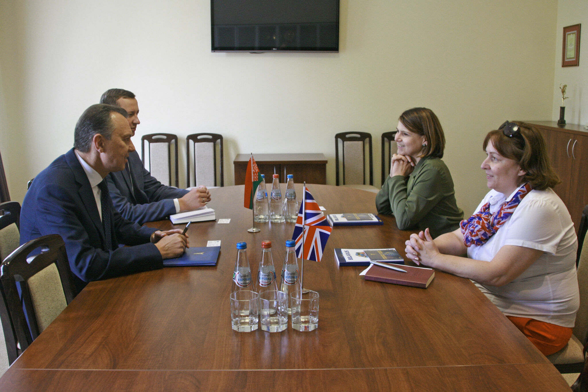 Встреча председателя БелТПП В.Улаховича с Чрезвычайным и Полномочным Послом Великобритании в Беларуси Ф.Гибб