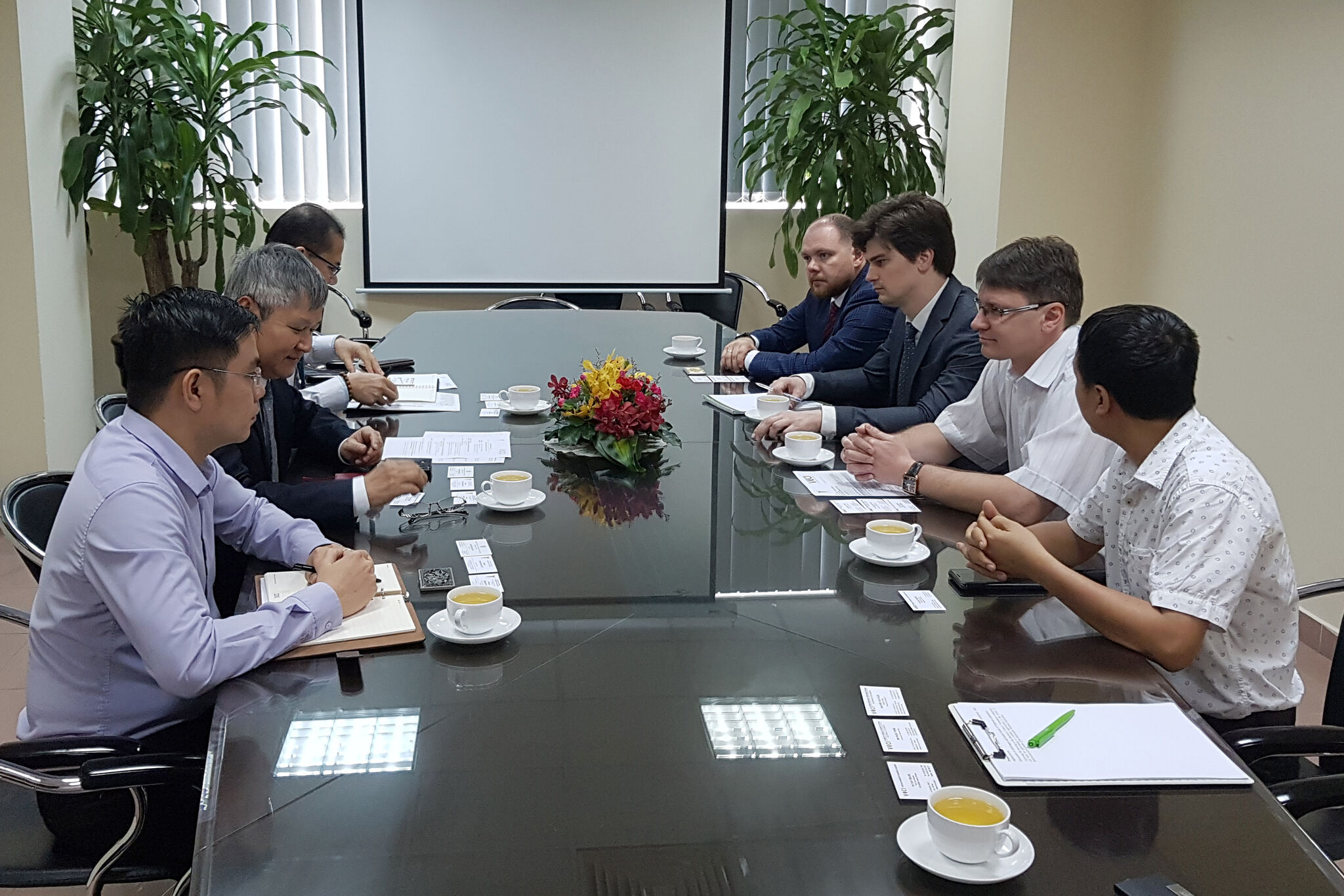 Встреча с генеральным директором Хошиминского отделения Вьетнамской торгово-промышленной палаты