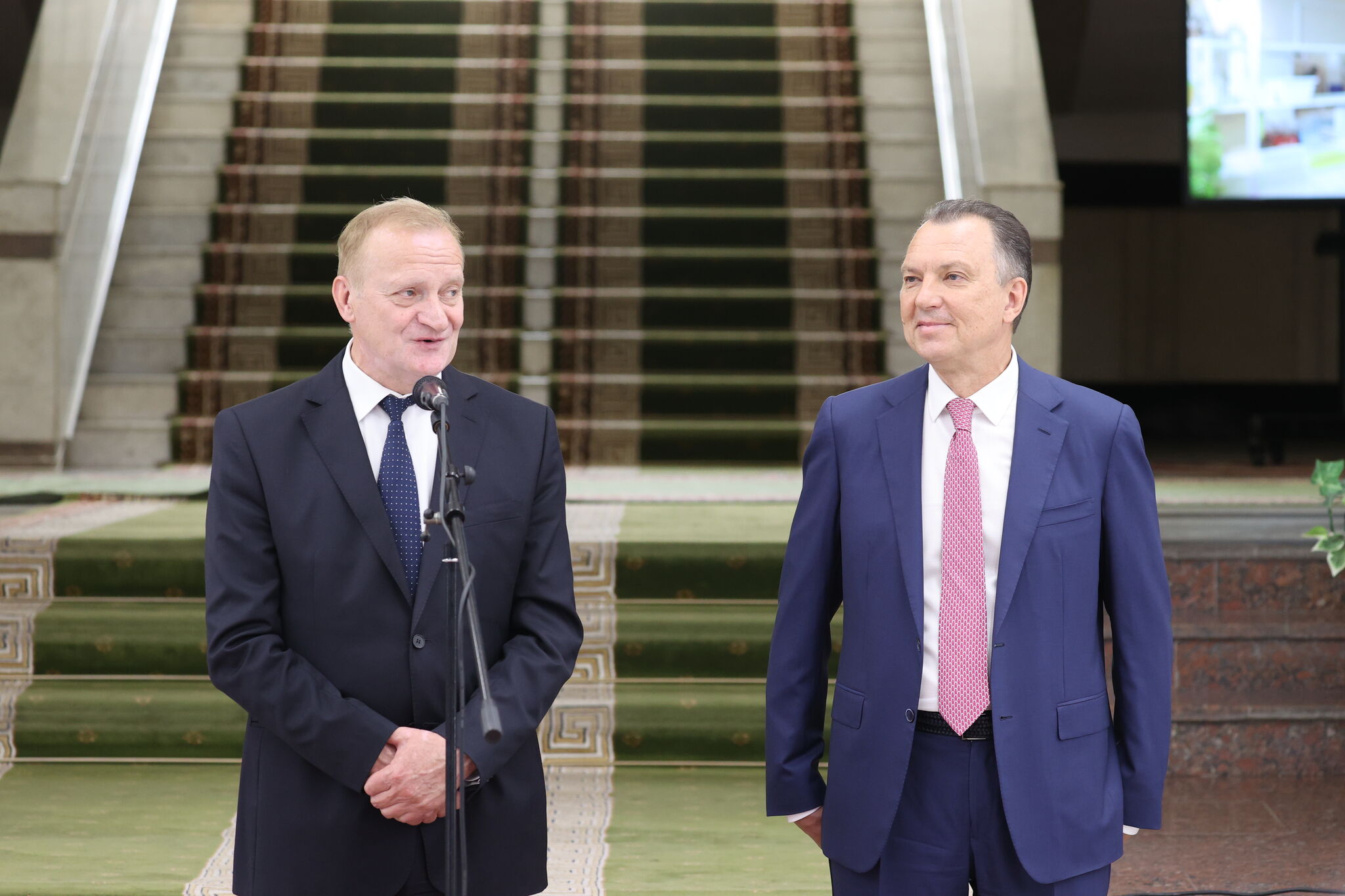 BelCCI Chairman V.Ulakhovich and Chairman of NAS of Belarus Presidium V.Gusakov visit "Intellectual Belarus" exhibition