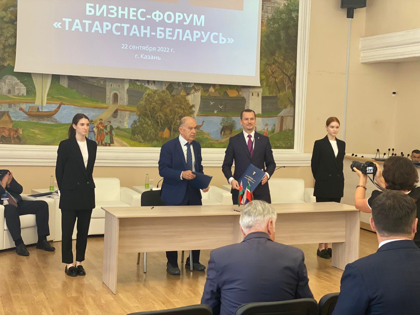 Падпісанне Пагаднення аб супрацоўніцтве з саюзам «ГПП Рэспублікі Татарстан» у рамках бізнес-форуму «Татарстан-Беларусь» у г. Казань Падпісанне Пагаднення аб супрацоўніцтве з саюзам «ГПП Рэспублікі Татарстан» у рамках бізнес-форуму «Татарстан-Беларусь» у г. Казань