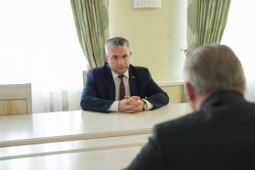 Chairman of the Belarusian Chamber of Commerce and Industry Mikhael Miatlikov meets with Chairman of the Gomel Regional Executive Committee Ivan Krupko
