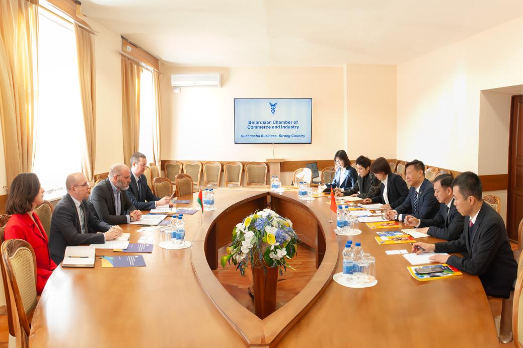 Meeting with senior executives of Heilongjiang Province business associations, PRC Meeting with senior executives of Heilongjiang Province business associations, PRC