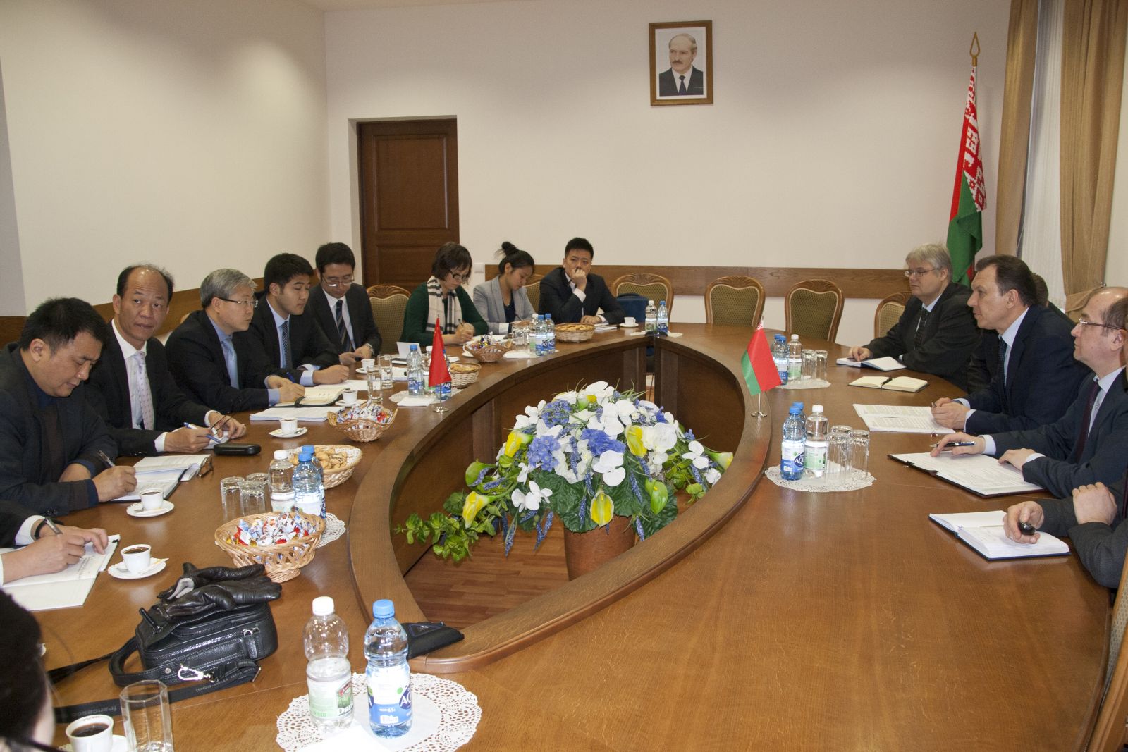 Встреча председателя БелТПП В.Улаховича с делегацией Министерства коммерции КНР