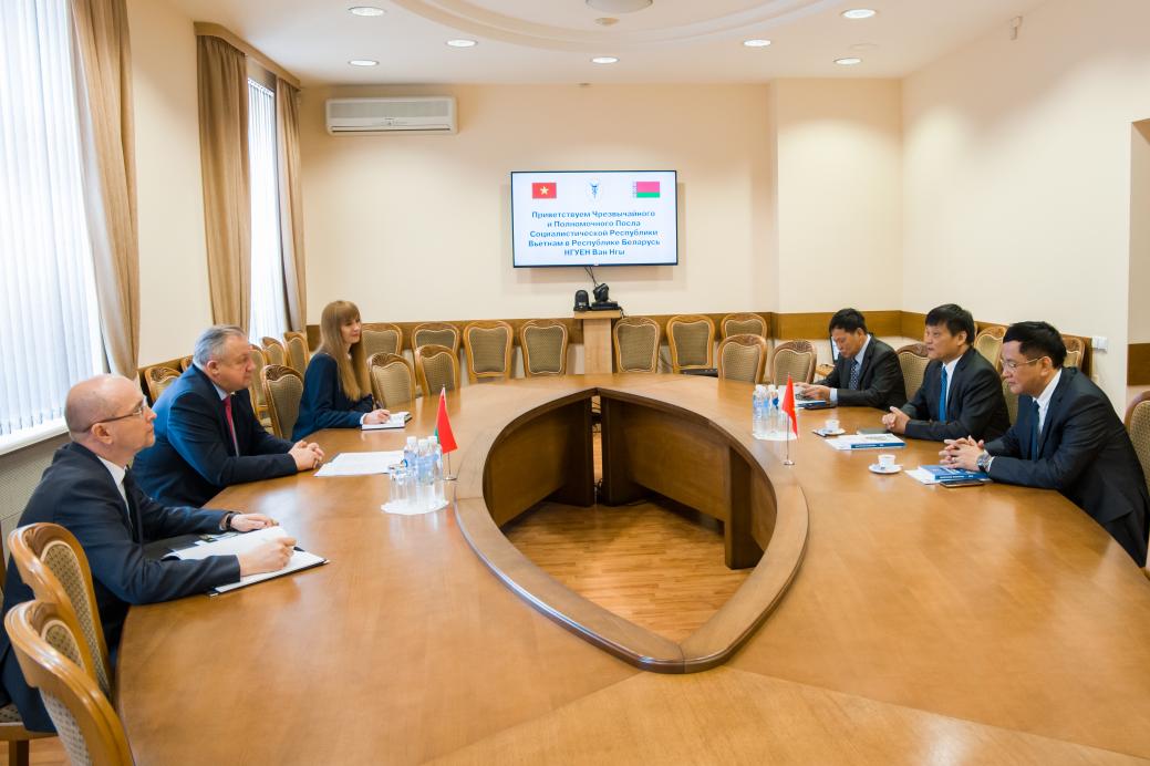 BelCCI Chairman Michael Miatlikov meets Ambassador Extraordinary and Plenipotentiary of Vietnam to Belarus Nguyen Van Ngu BelCCI Chairman Michael Miatlikov meets Ambassador Extraordinary and Plenipotentiary of Vietnam to Belarus Nguyen Van Ngu