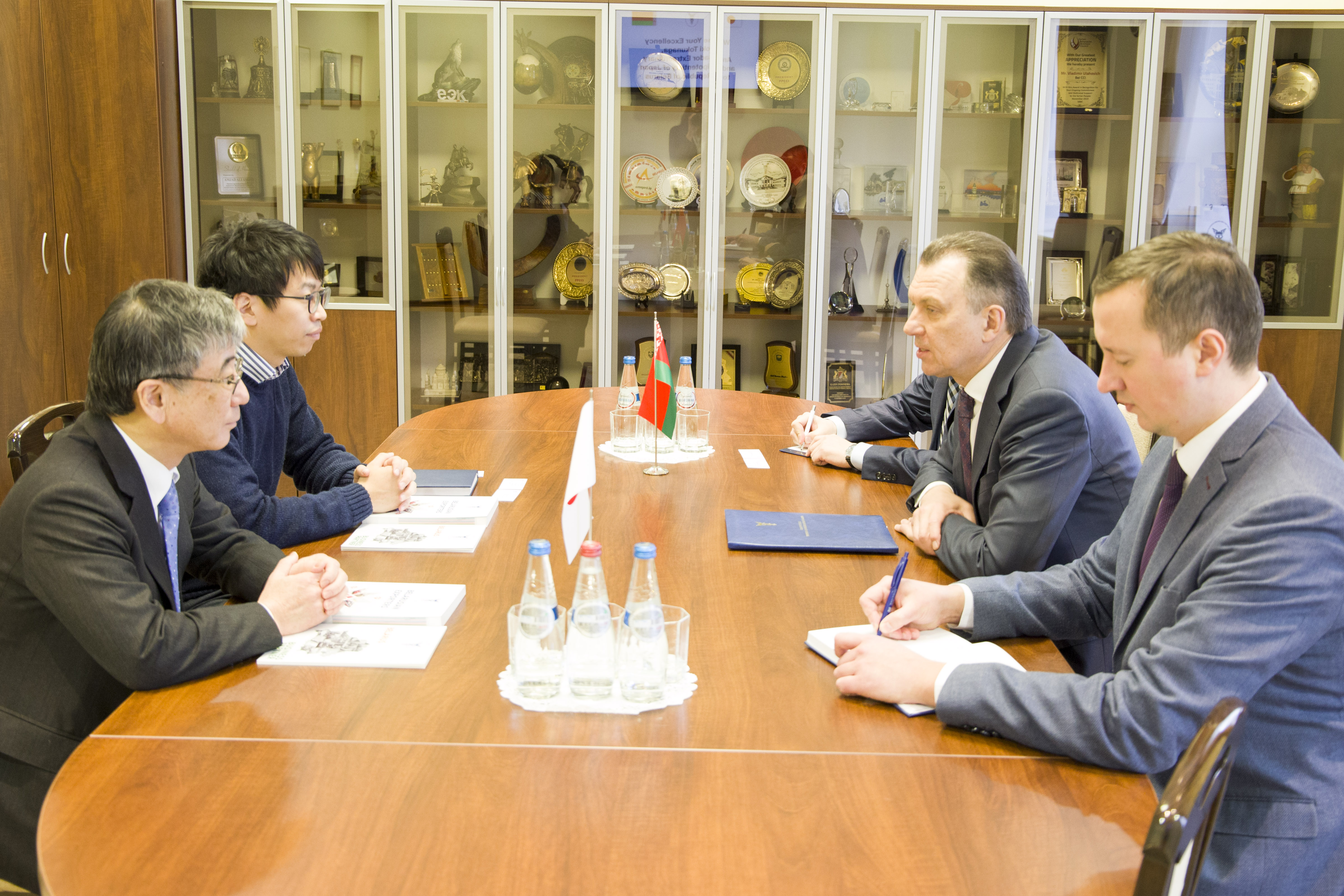 Встреча председателя БелТПП В.Улаховича с Чрезвычайным и Полномочным Послом Японии в Беларуси Х.Токунага