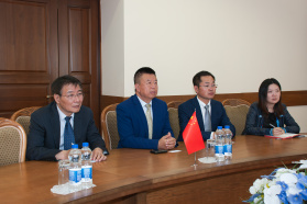 Meeting with senior executives of the China Overseas Development Association