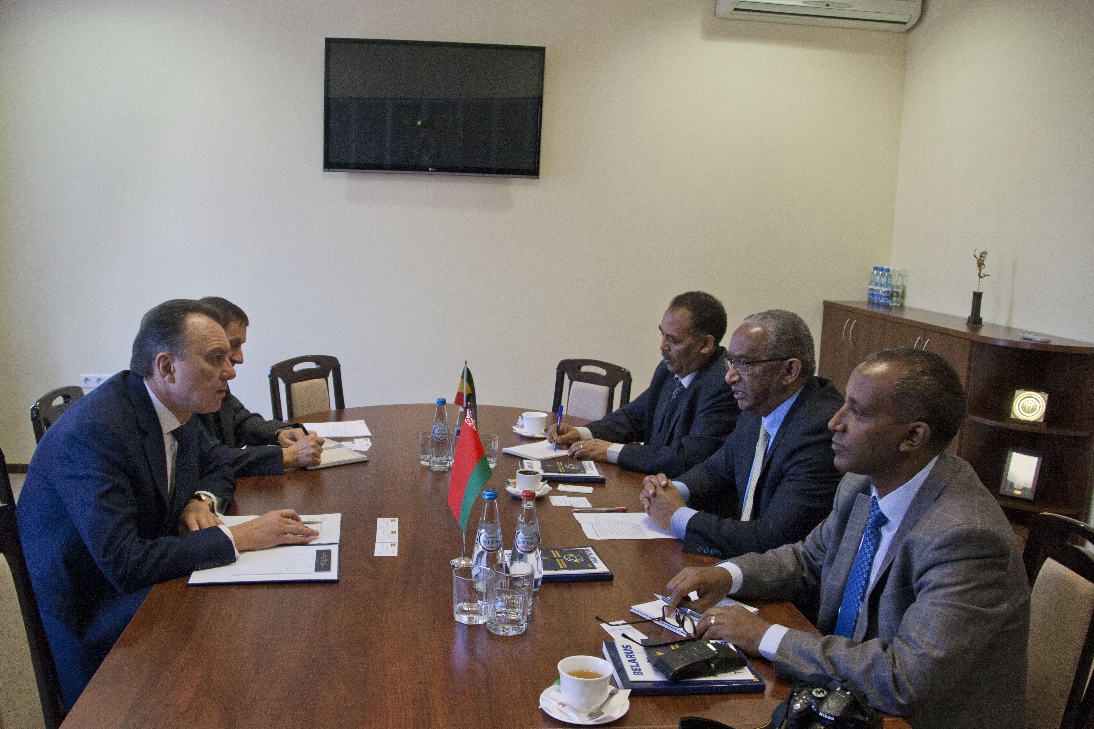 Встреча председателя БелТПП В.Улаховича с Чрезвычайным и Полномочным Послом Эфиопии Г.А.Тешоме
